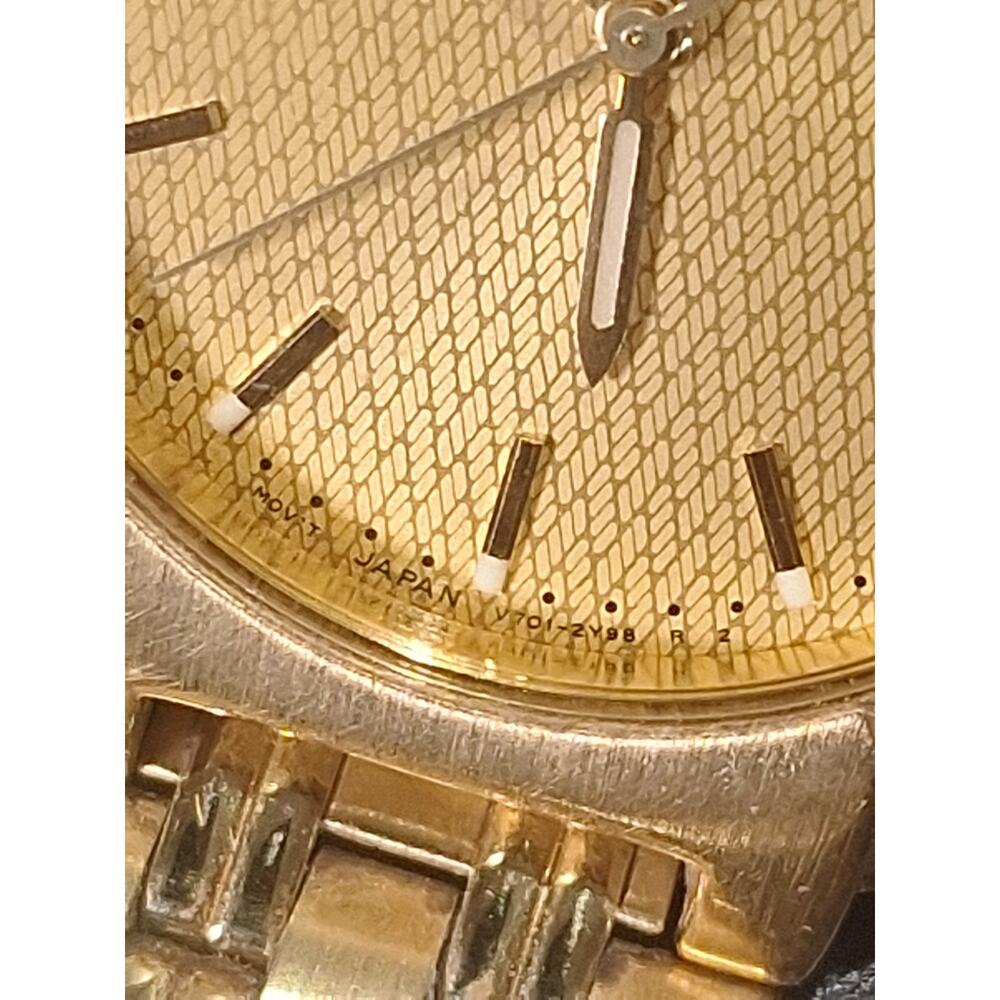 Seiko V701-2B60 Quartz Dress Watch Linen Look Dial Gold Tone Original Bracelet - Picture 8 of 10